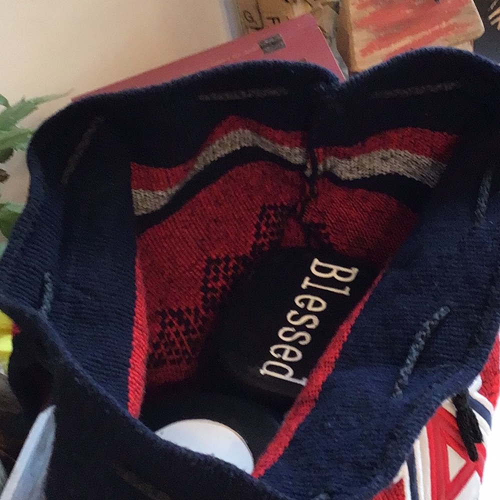 ‘Uofa’ Tapestry Drawstring Backpack - image 5